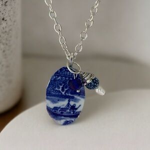 Broken china necklace, Willow pattern china piece